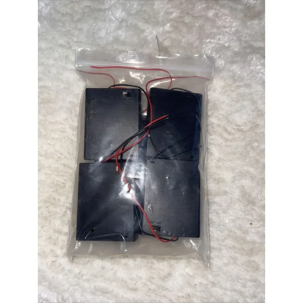 4 x‎ 4-AAA Cells Battery Holder Case Box With Wire Leads & Cover & ON/OFF Switch